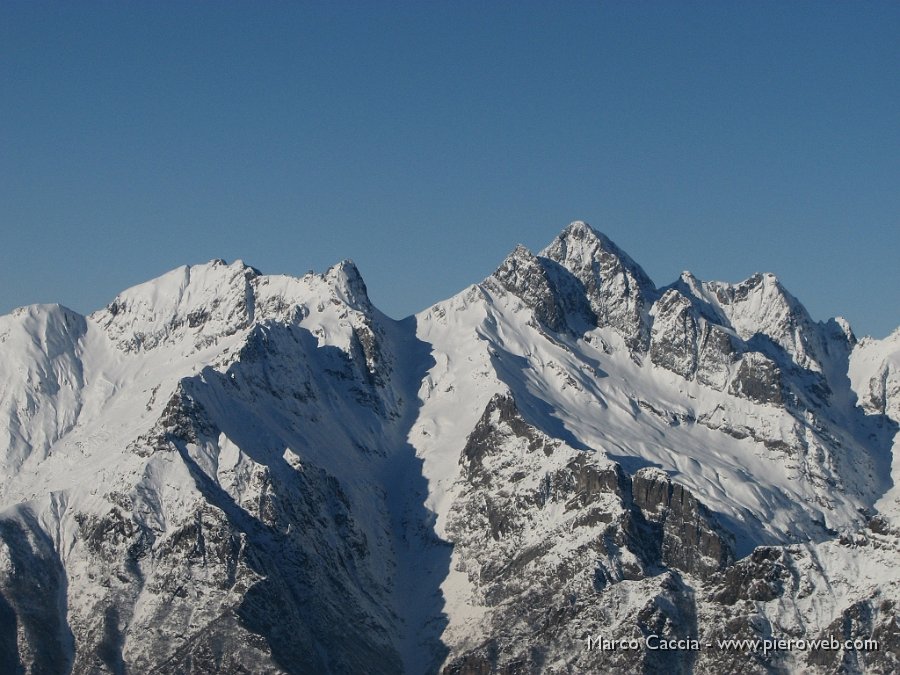 11_Zoom sul passo di Valseccca con Diavolo e Poris.JPG